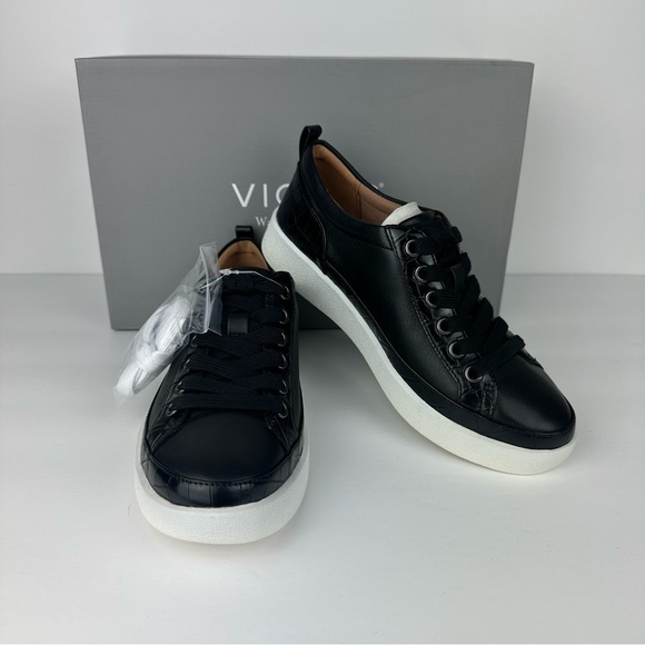 NWB Vionic Winny Leather Embossed Detail Black Lace-Up Sneakers - Size: 5 - Picture 4 of 14